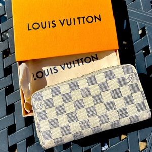 Louis Vuitton Zippy Wallet in Damier Azur